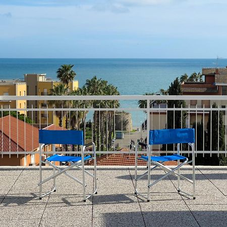 Casa Carlotta Lägenhet San Bartolomeo Al Mare Exteriör bild