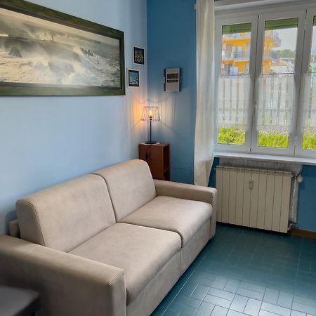 Casa Carlotta Lägenhet San Bartolomeo Al Mare Exteriör bild