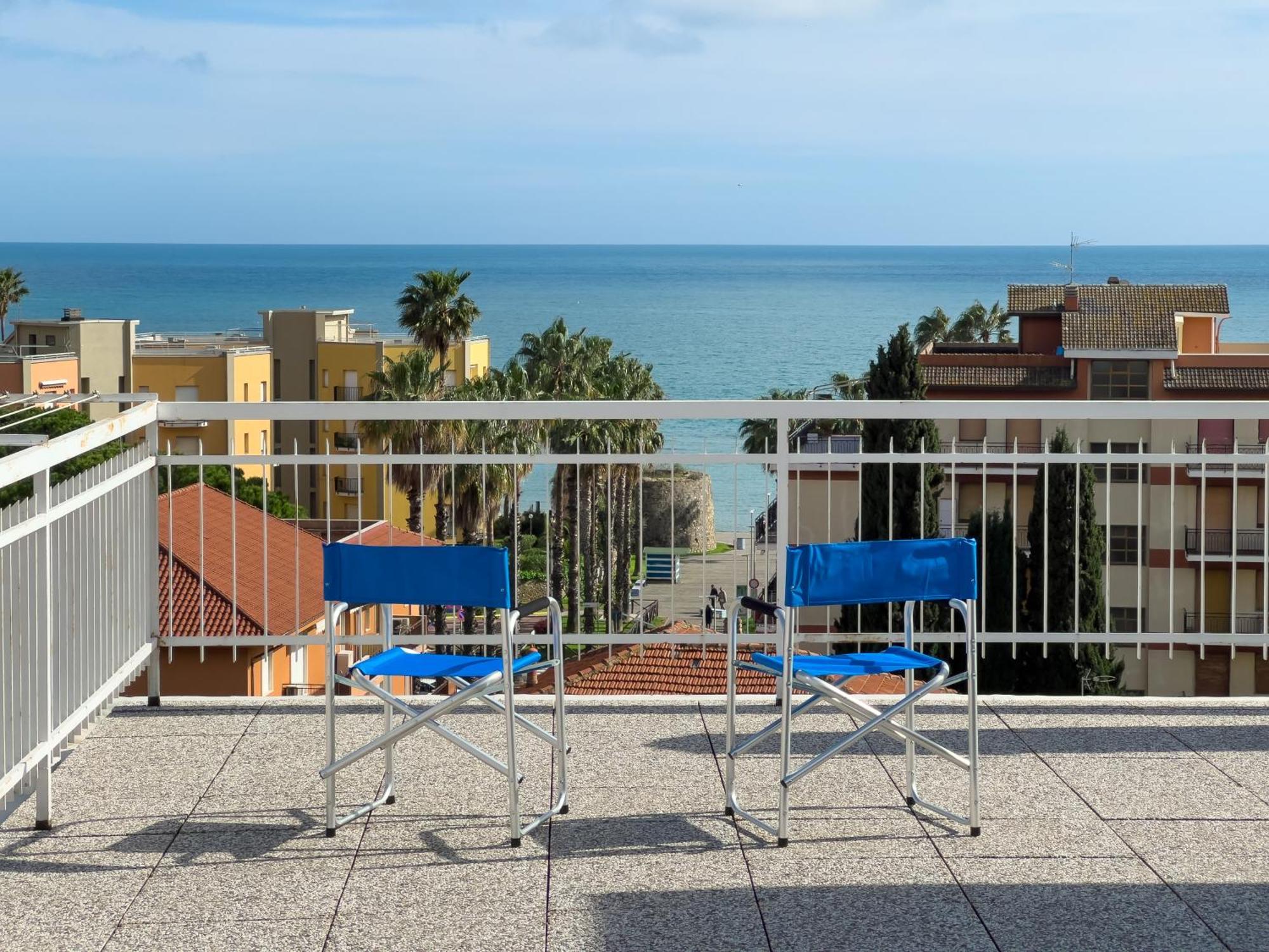 Casa Carlotta Lägenhet San Bartolomeo Al Mare Exteriör bild